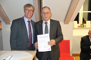 Diözesan-Caritasdirektor Wolfgang Langer mit Josef Helbing